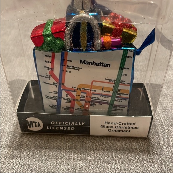 Kurt Adler Metropolitan Transportation
Manhattan Ornament - Picture 2 of 5